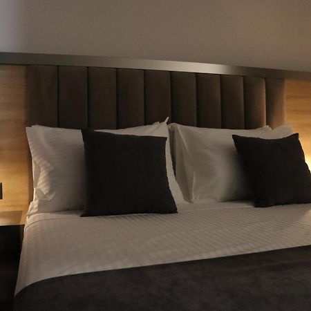Orion Aparthotel 耶烈万 外观 照片