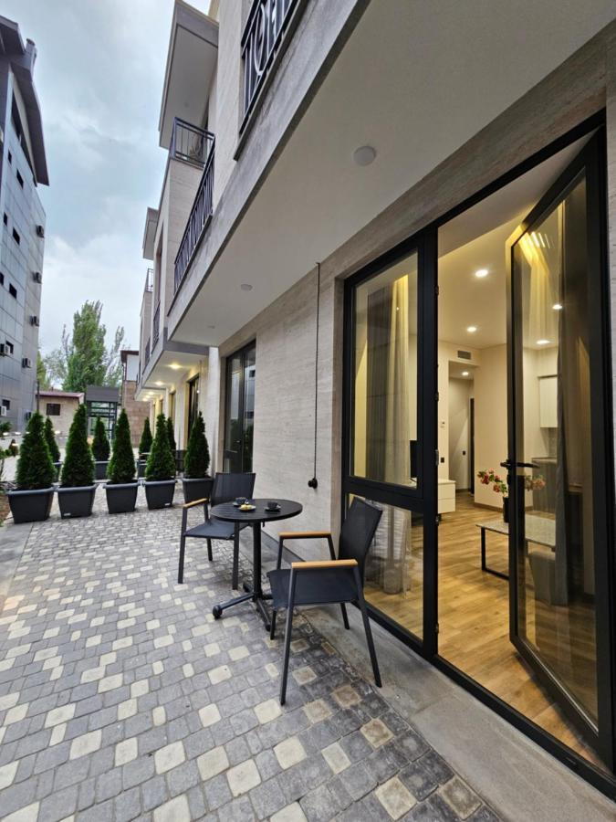 Orion Aparthotel 耶烈万 外观 照片