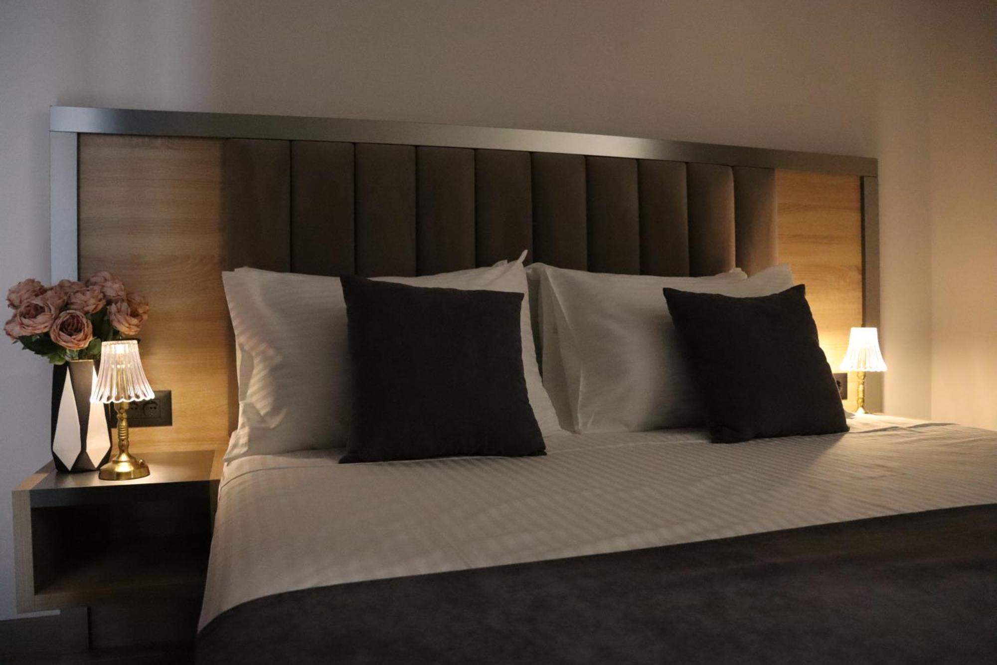 Orion Aparthotel 耶烈万 外观 照片
